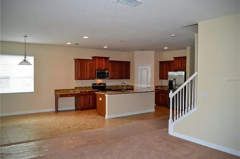 5 bed, 2458 sqft, $3,100 — Photo 3