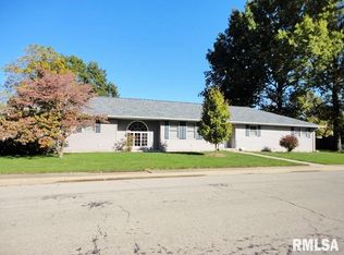 825 W Franklin St, Taylorville, IL 62568