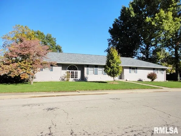 825 W Franklin St, Taylorville, IL 62568