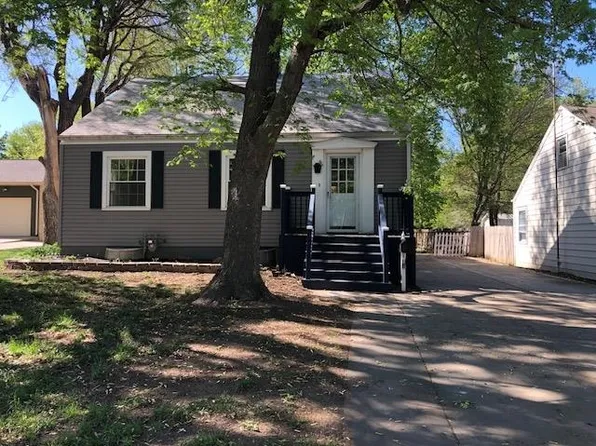 129 E Kelly Ave, Augusta, KS 67010