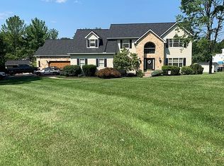 3950 Bradford Ln, Allentown, PA 18104