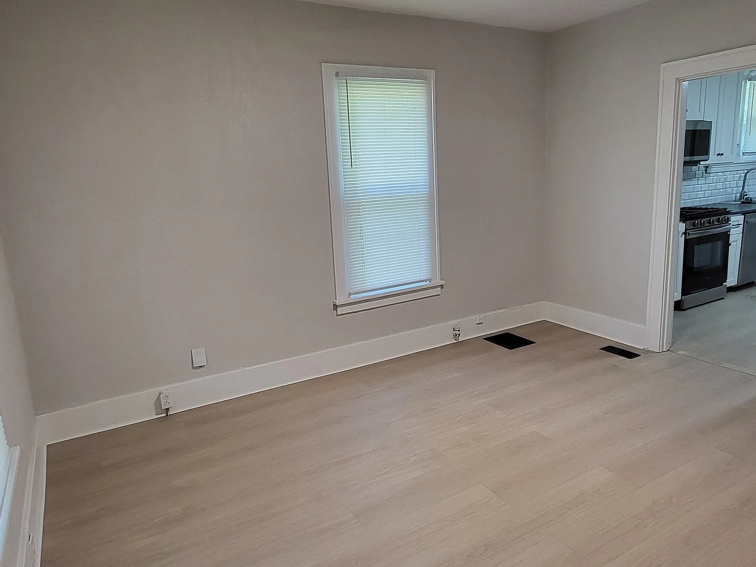 3 bed, 1937 sqft, $1,900 — Photo 4