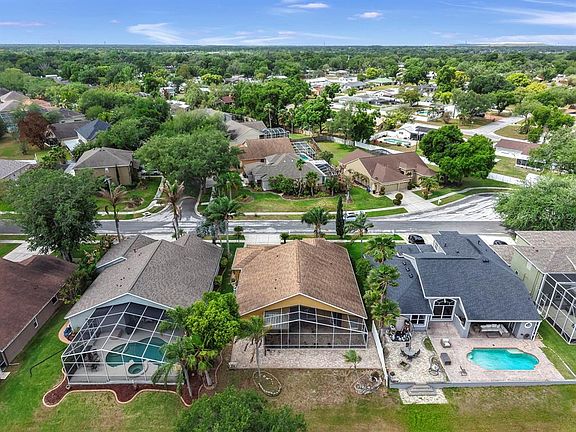 3rd image of 220 ROSANA DRIVE