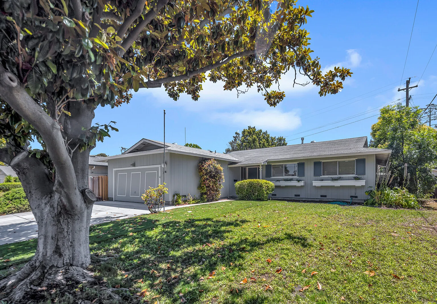 5 bed, 1612 sqft, $8,200 — Photo 1