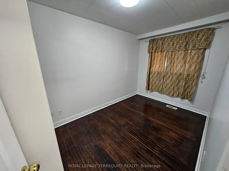 14 Hollis St — Photo 32