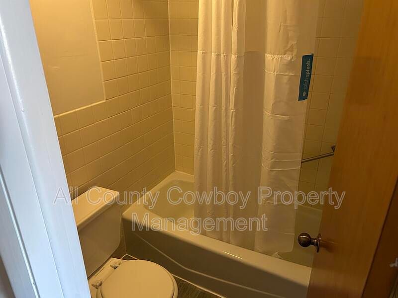 2nd image of 960 N 3rd St #31