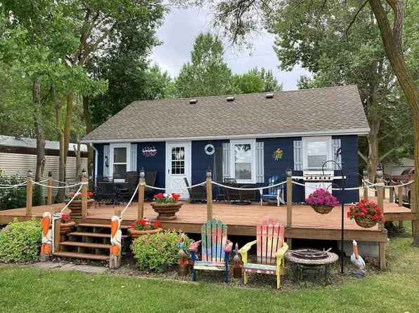 1808 Outlet Dr, Grenville, SD 57239