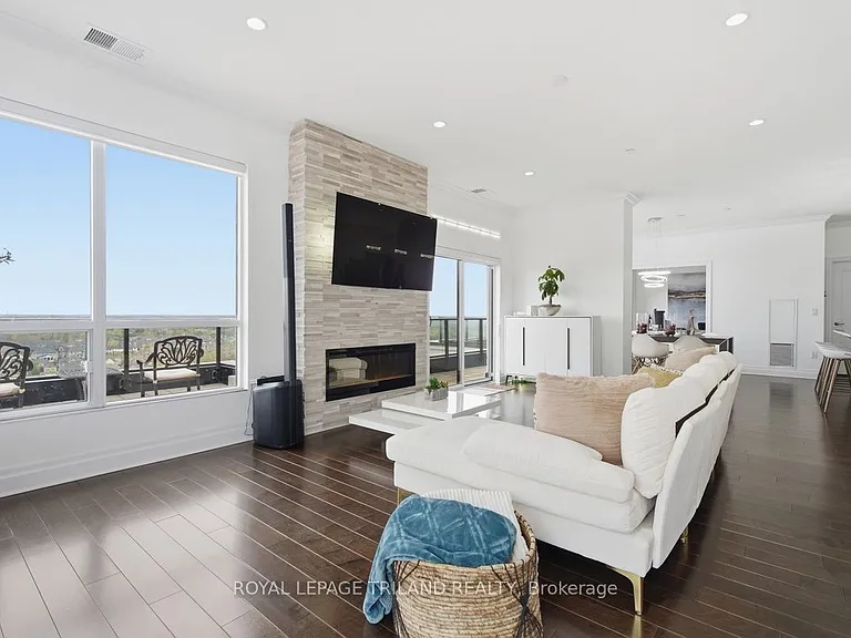 240 Villagewalk Blvd #1403 — Photo 11