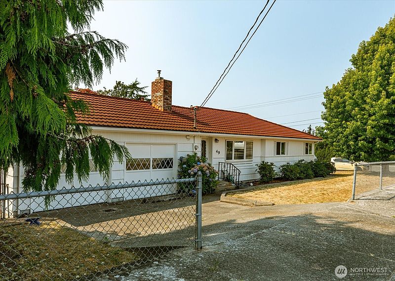 2nd image of 49 SE Pasek Street