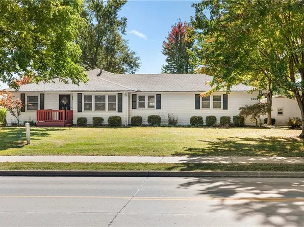 1921 NE Scruggs Rd, Lees Summit, MO 64086