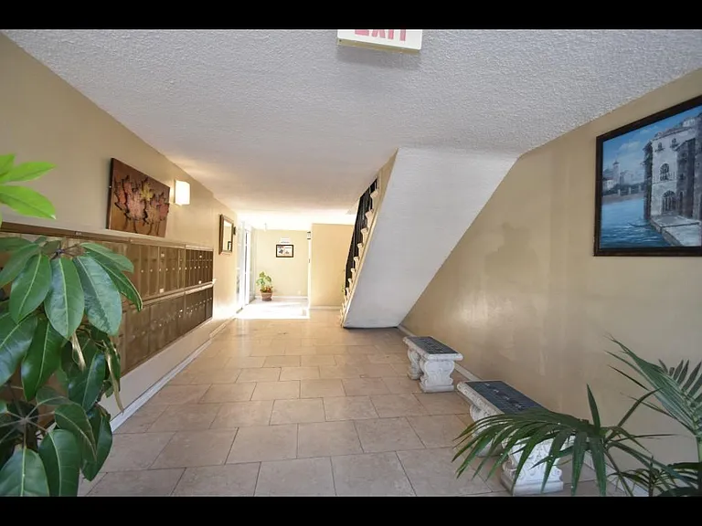 Hilltop Terrace — Photo 10