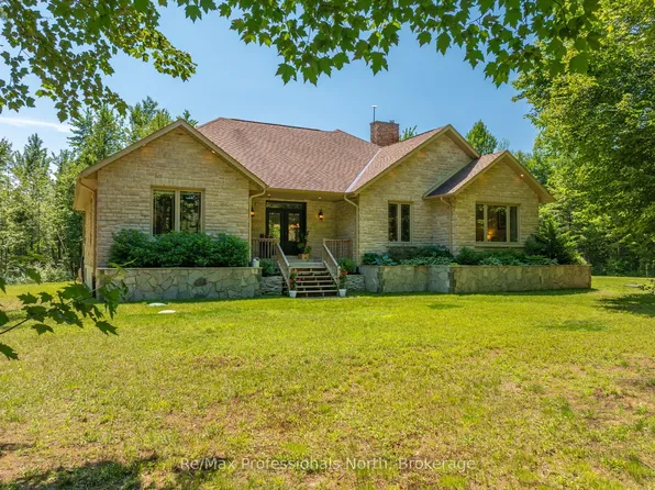 2452 Doe Lake Rd, Gravenhurst, ON P1P 1R3