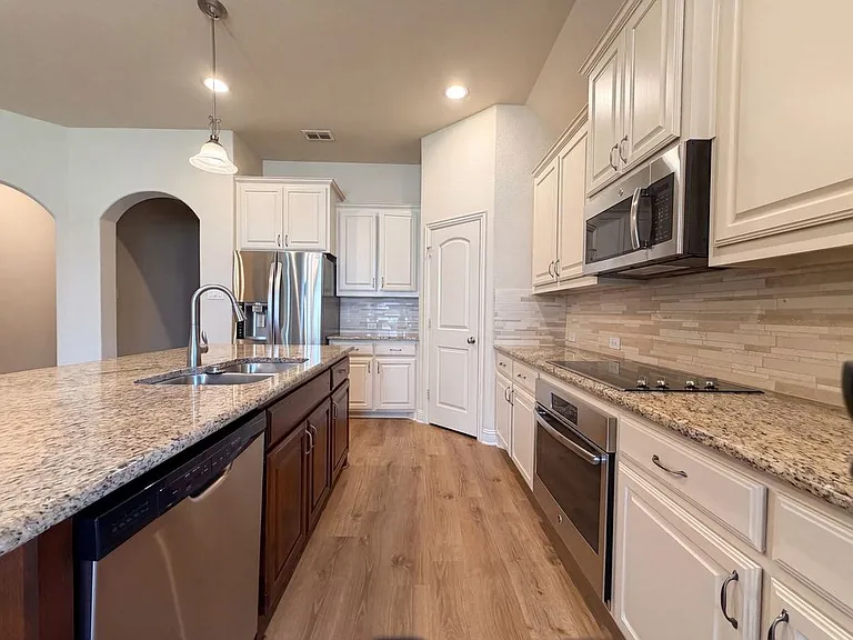 3005 S College Ave — Photo 2