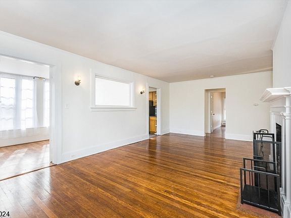 3rd image of 232 Orange Rd APT 1S