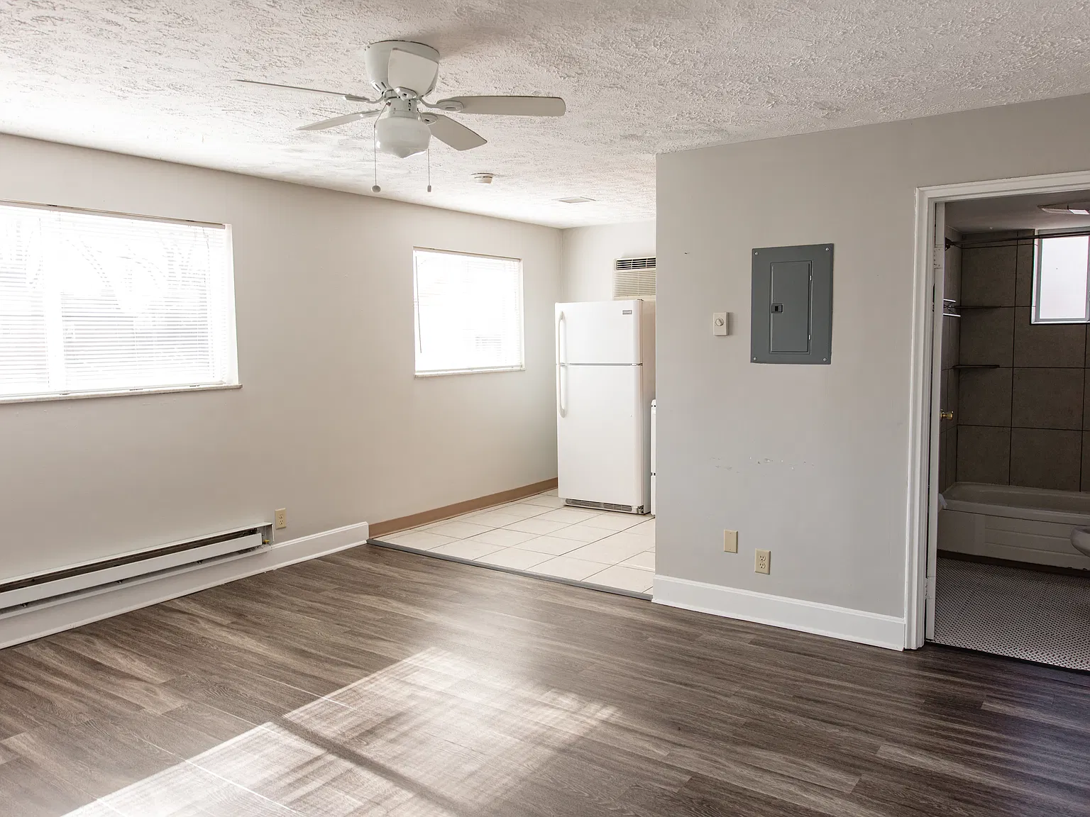 Studio, $825 — Photo 4