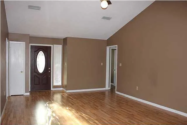 3 bed, 1168 sqft, $1,900 — Photo 2