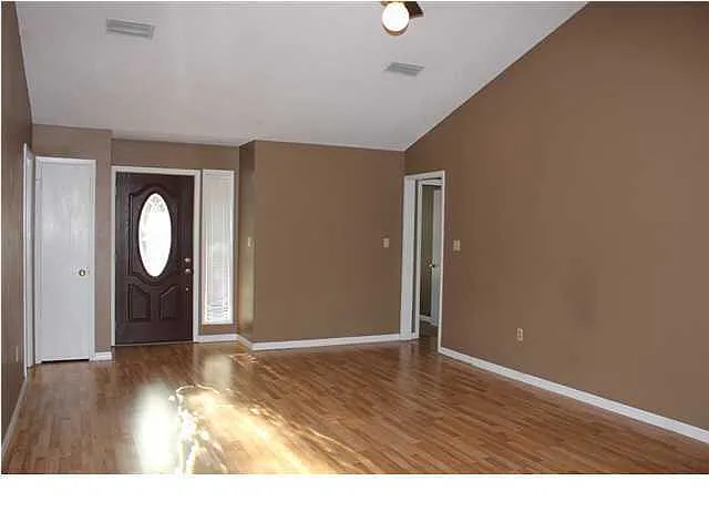 Building Photo - 127 Patti Cv