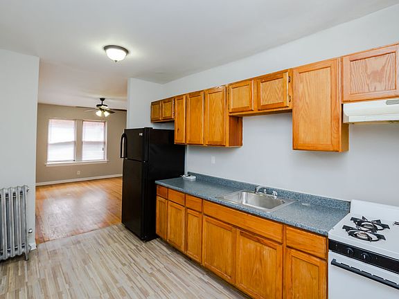 3rd image of 3605 S King Dr APT 1A
