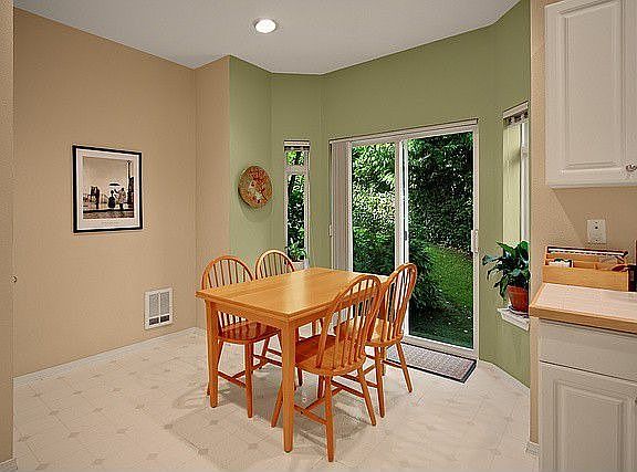 5th image of 9419 177th Pl NE Unit 4