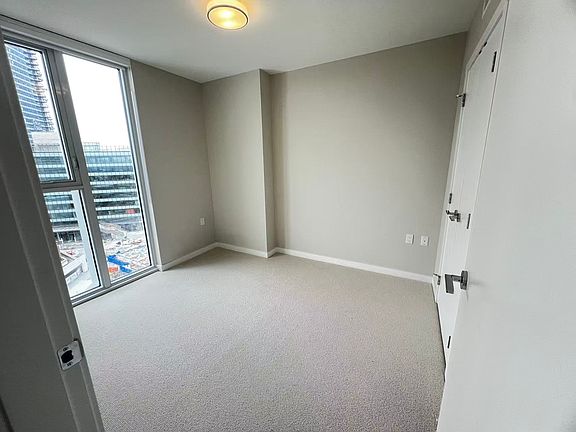 3rd image of 498 W 41st Ave