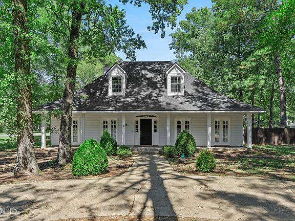 3rd image of 4005 Wisteria Ln