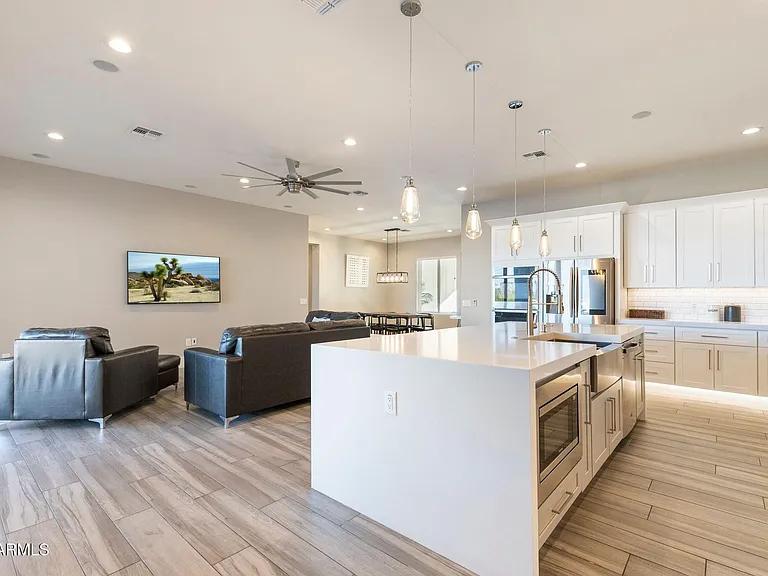 2252 E South Mountain Ave — Photo 10