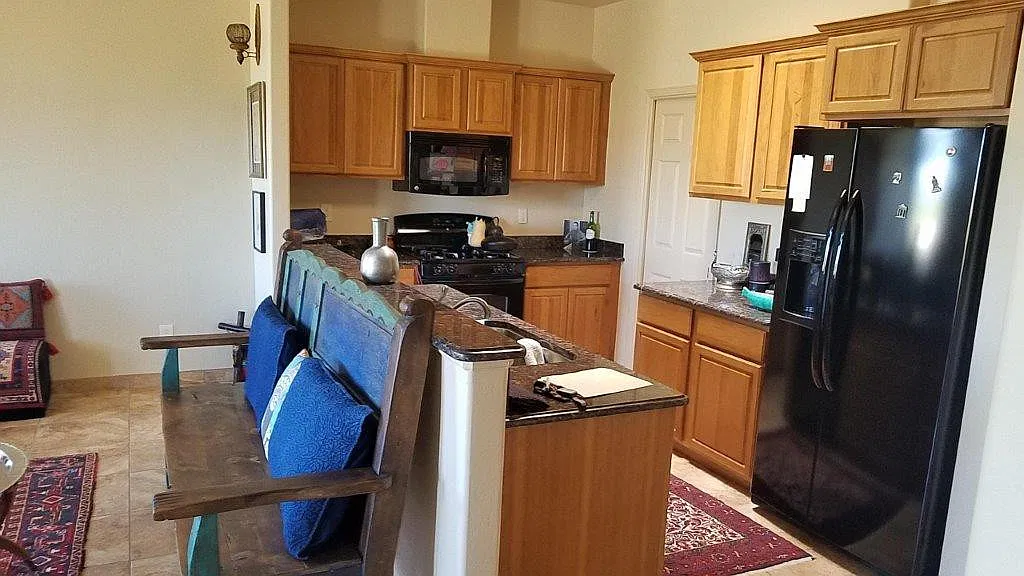 Beautiful Townhome-Gated Community! — Photo 4