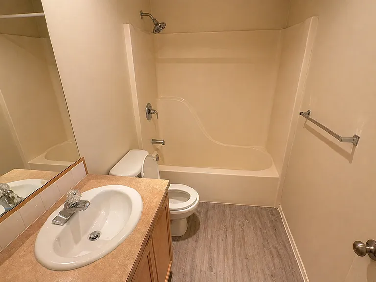 3016-3022 SW Juniper Ave — Photo 4