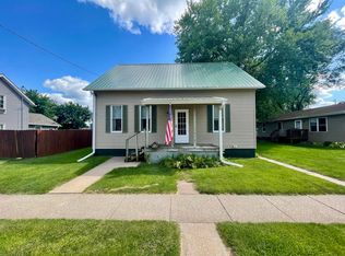 1816 Schiller St, Muscatine, IA 52761