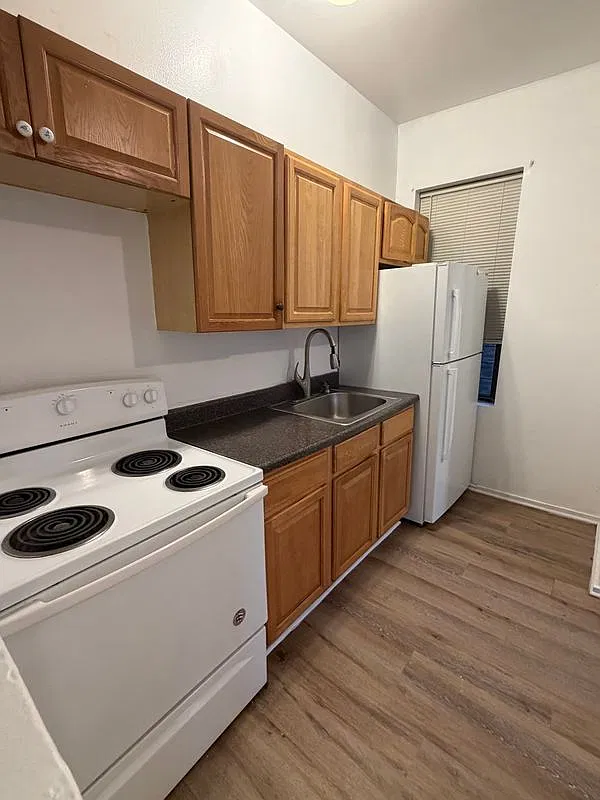 2 bed, 1.0 bath, 600 sqft, $3,058 — Photo 4