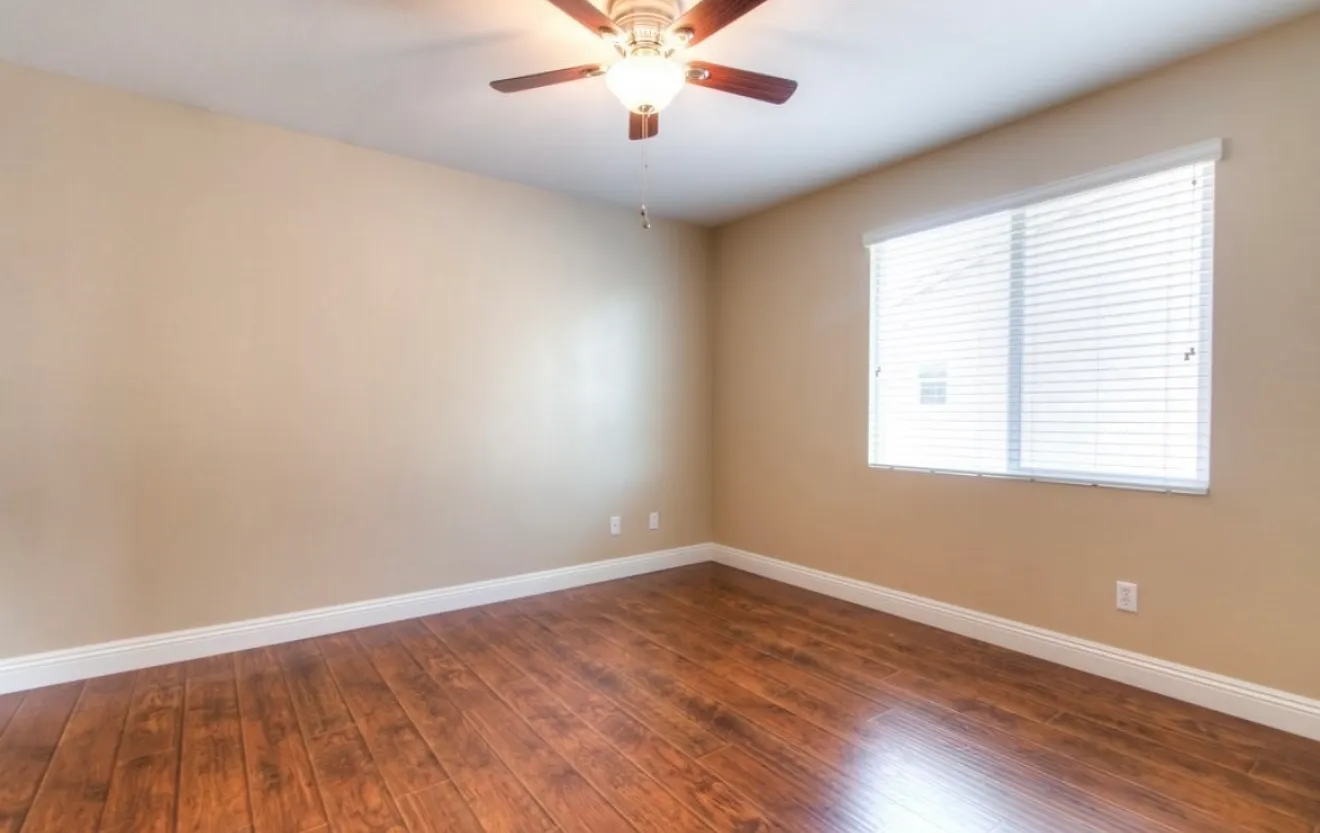 6 bed, 333 sqft, $1,099 — Photo 1