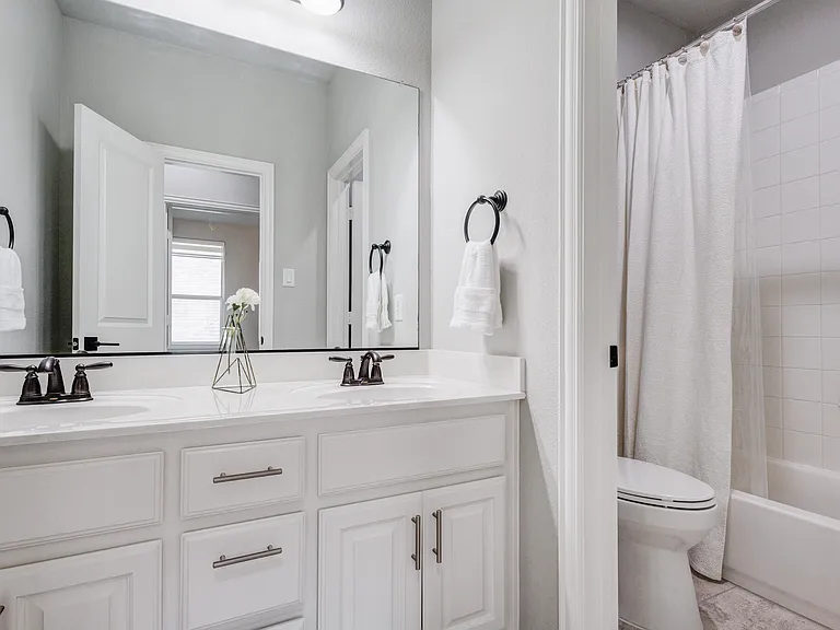 1301 Skyflower Ln — Photo 23