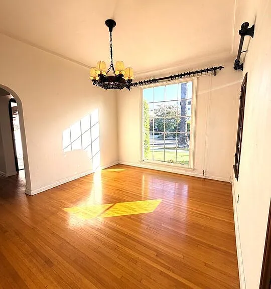 2342 Selby Ave — Photo 10