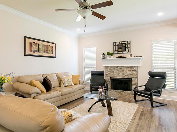 4th image of 307 Forest Grove Dr