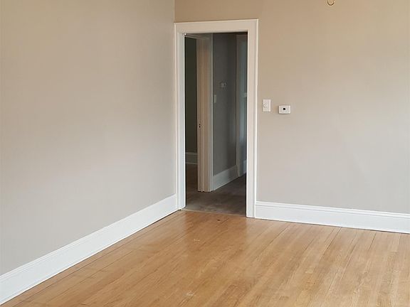 3rd image of 106 Woodlawn Ave #1
