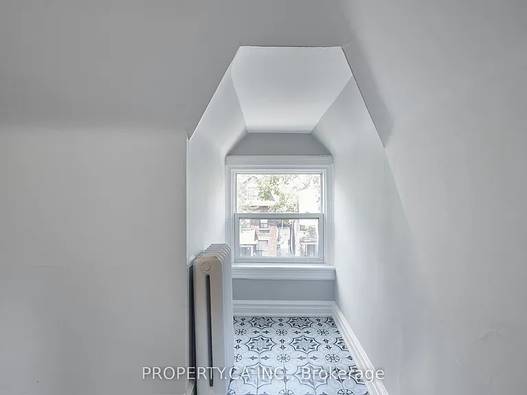 345 Gladstone Ave #UPPER — Photo 6