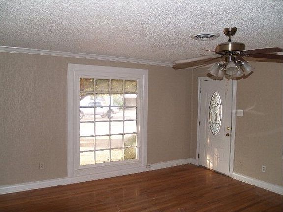3rd image of 2004 39th St