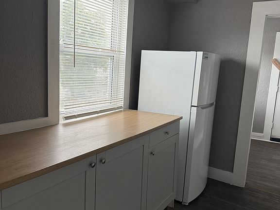 3rd image of 5209 Independence Ave #2
