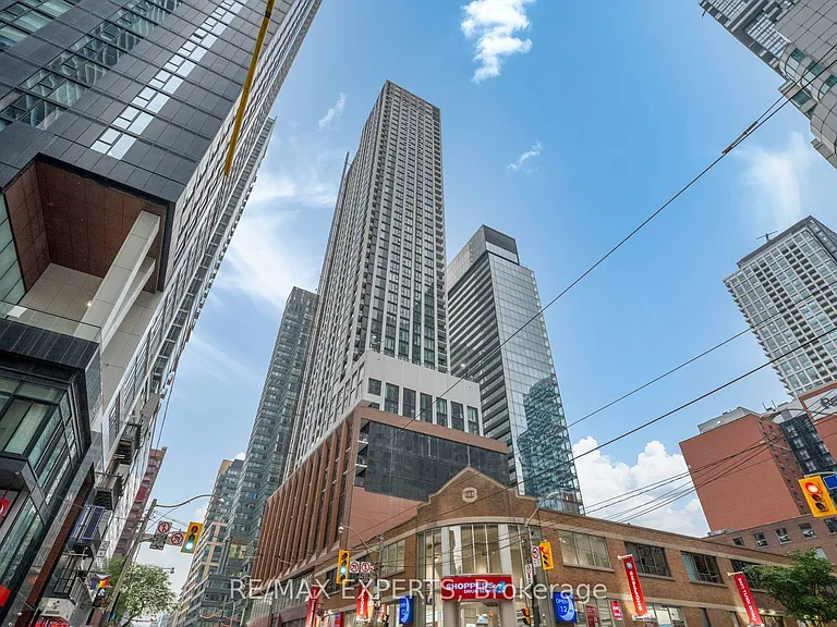 400 King St W #1028 — Photo 2