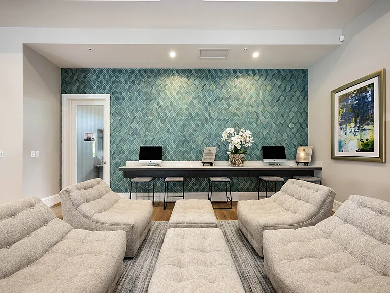 10X Addison Place — Photo 9