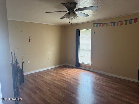 5th image of 517 Winnwood St