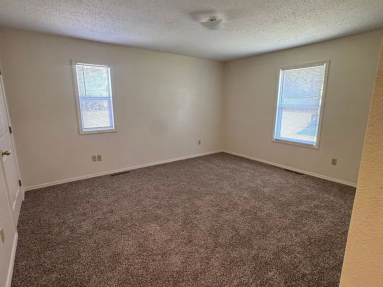 204 Howard St — Photo 16