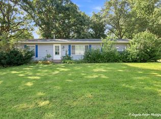 1815 Grandview Dr, Johnsburg, IL 60051