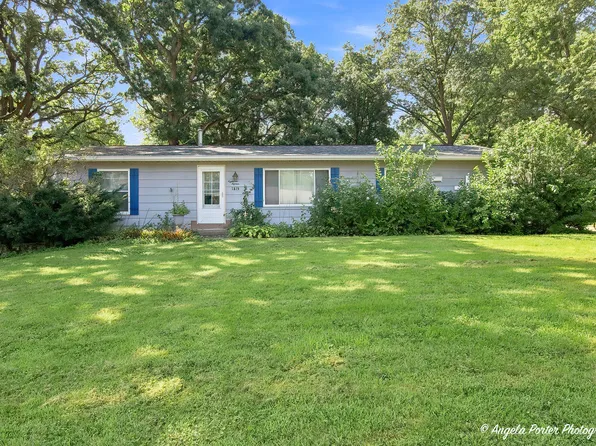 1815 Grandview Dr, Johnsburg, IL 60051