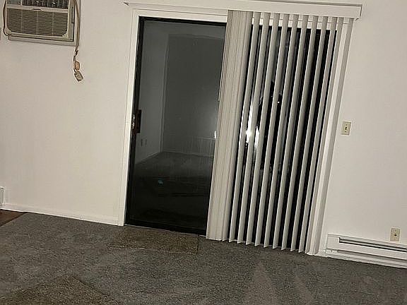 5th image of 5491 Camelot Dr