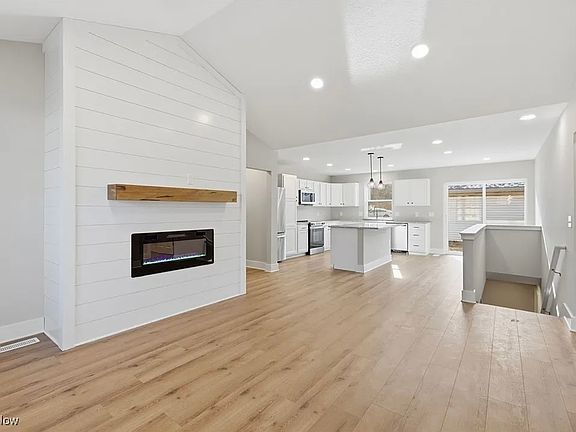 2nd image of 1085 Saint Andrews Ct