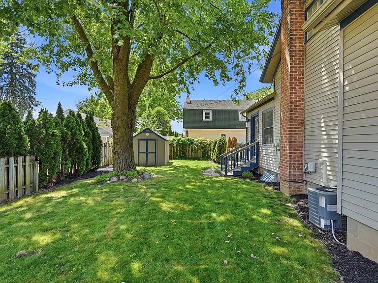 302 Yerkes St — Photo 52