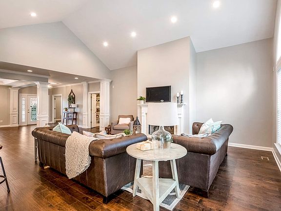 3rd image of 514 Cairnview Dr