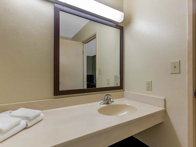 Studio Suite - 1 Queen Bed