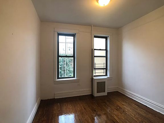 4th image of 3011 43rd St APT 3